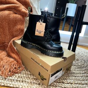 Dr. Martens 1460 BEX SMOOTH LEATHER LACE UP BOOTS